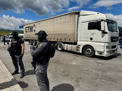 Повдигнаха обвинение на мъж за контрабанда на голямо количество цигари