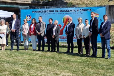 Енчо Керязов и Весела Лечева откриха фестивала на утринната гимнастика в Ямбол