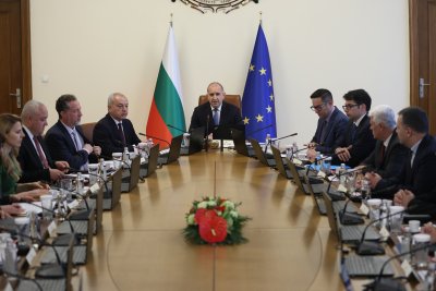 Премиерът Румен Радев разпредели ресорите на вицепремиерите