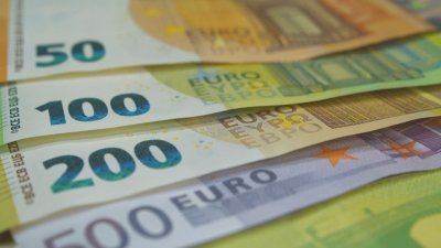 Кабинетът, синдикати и работодатели обсъждат мерките срещу високите цени