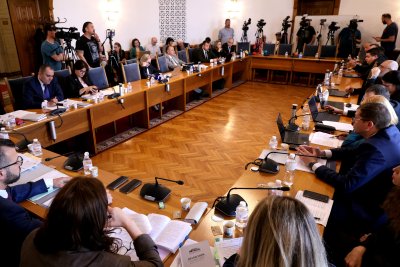 Дебати по правилника за НС: Остри спорове между управляващи и опозиция