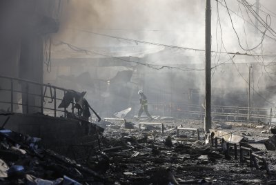 Четирима загинали и над 60 ранени при нови масирани руски удари в Киевска област