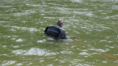 Водолази спасиха 17-годишно момче, попаднало в наводнен участък в село Шемшево
