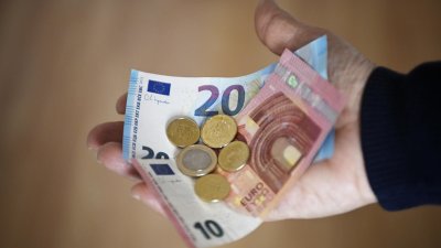 Изплащането на пенсиите няма да се бави заради почивни дни