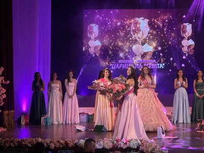Карлово избра новата Царица на розата на грандиозен конкурс-спектакъл (СНИМКИ)