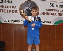 България завърши еврошампионата по борба за момчета с 9 медала, Симеон Великов спечели титла