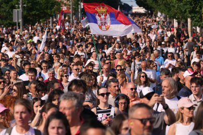 Хиляди се събраха на антиправителствен протест в центъра на Белград