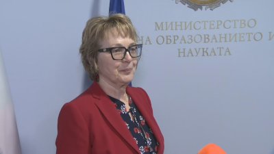В 783 училищата в страната се провежда изпитът по български език и литература за зрелостниците