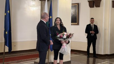 НА ЖИВО: Румен Радев към DARA: Твоята енергия и сила и пометоха всичко по пътя си