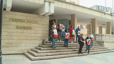 Родители на загинали деца на протест: Бавното правосъдие е липса на правосъдие