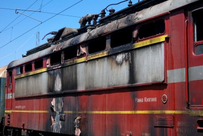 Запали се локомотивът на влака от Сливен за Бургас (СНИМКИ)