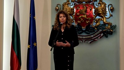 Президентът Илияна Йотова: Нешка Робева записа със златни букви името на България в световния спорт