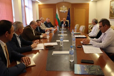 Министър Абровски проведе среща с директорите на шестте държавни горски предприятия
