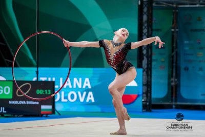Стилияна Николова оглави класирането след изпълненията с обръч и с топка