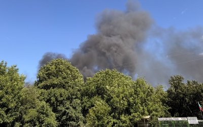 Гори склад за пластмаса край Стара Загора