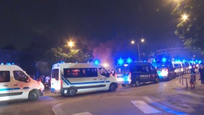 След победата на ПСЖ: Над 400 арестувани футболни фенове в Париж