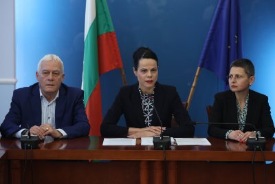Над 56 милиона евро по проекти в здравеопазването са в риск да бъдат загубени, каза министър Катя Ивкова