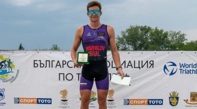 Александър Божилов донесе злато за България от международната купа по триатлон в Мамая