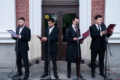 Актьори от Народния театър изпълниха 20-минутен рецитал в памет на Христо Ботев (СНИМКИ и ВИДЕО)