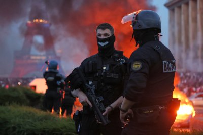Повече от 890 арестувани и 178 ранени във Франция след триумфа на ПСЖ в Шампионската лига