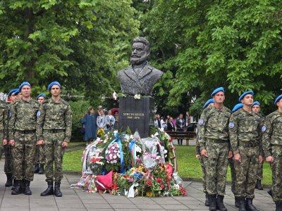 Поклон пред Ботев и загиналите за свободата: Церемонии в цялата страна в деня на признателност