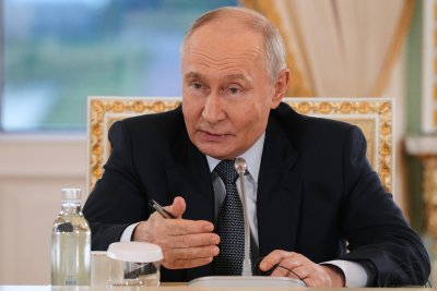 След предложението на Зеленски за среща: Путин ще говори днес пред форума в Санкт Петербург