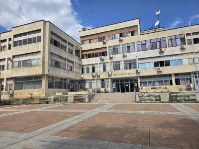 Обявиха ден на траур в Кресна след смъртта на 35-годишен мъж, загинал от мълния