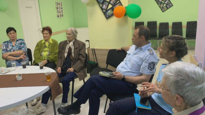 Самотни възрастни хора в Бургас ще получават подкрепа директно на прага на домовете си от полиция и социални работници