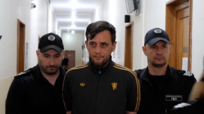 Мнимият магистрат, обвинен в измами, остава в ареста