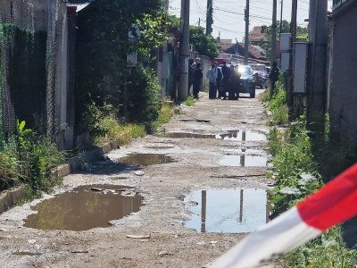 Задържаха 20 души при акция срещу наркоразпространението в кв. "Христо Ботев"