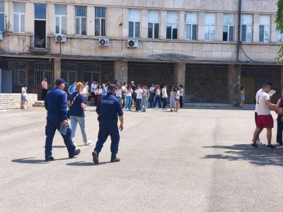 Евакуираха гимназия в Бургас заради сигнал за бомба