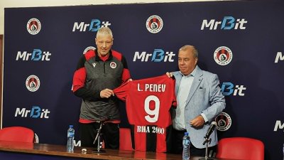 Любослав Пенев беше представен като нов старши треньор на футболен клуб Локомотив София