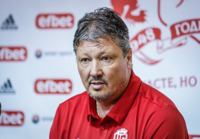 Любослав Пенев официално пое Локомотив София
