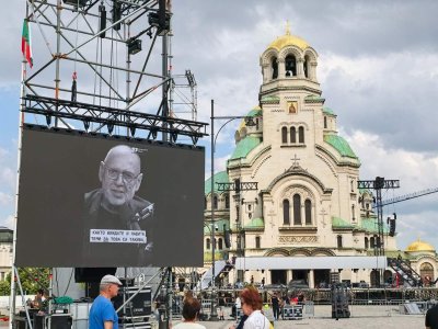 Сбогувахме се с Любен Дилов - син: Колеги и приятели го изпратиха в храм &bdquo;Света София&ldquo;