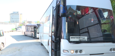 Какви проверки се правят на шофьори и автобуси, за да се гарантира безопасността на пътниците?