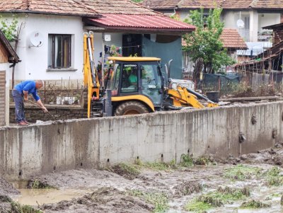 В село Тича днес започнаха да пристигат първите големи помощи