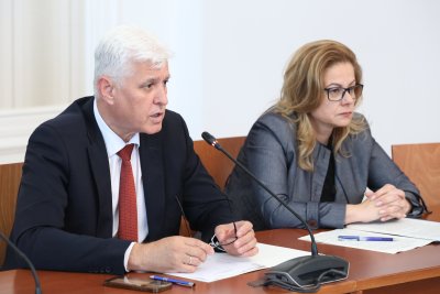 НА ЖИВО: Заседание на комисията по отбрана в НС