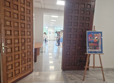 Художникът Александър Панайотов представи новата си изложба Докосване Експозицията е