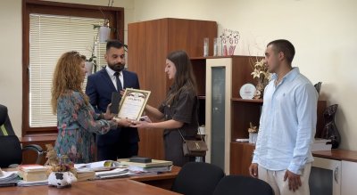 Прокуратурата в Бургас награди трима ученици, помогнали за залавянето на пиян шофьор