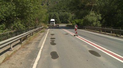 Опасен мост в Кресненското дефиле: Съоръжението е частично затворено почти месец