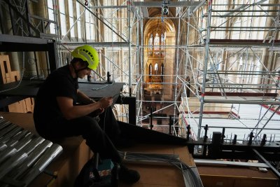 Почти 700 годишната катедрала Свети Вит в Прага официално представи