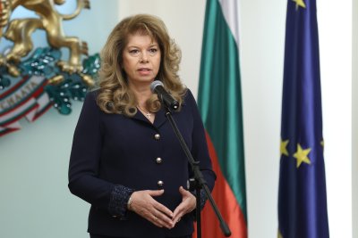 Президентът Йотова изслушва кандидатите за членове на избирателната комисия