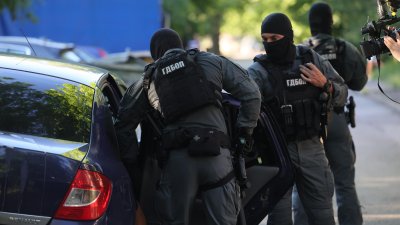 НА ЖИВО: Брифинг на властите след спецакцията в кв. "Ботунец" в София