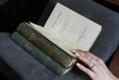 Рядко първо издание на романа "Брулени хълмове" ще бъде продадено на търг в Лондон (СНИМКИ)