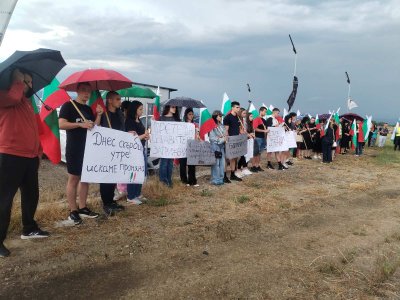Мирно шествие се провежда тази вечер на пътя Гоце Делчев