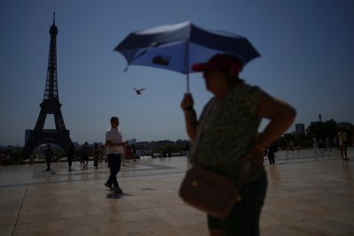 Франция остава в плен на капризите на времето След унищожителните