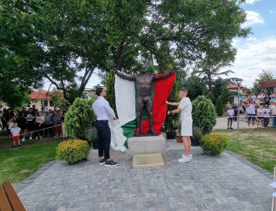 Родното село на Милен Добрев увековечи олимпийския шампион с паметник