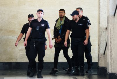 Съдът остави в ареста мъжа, избутал друг през парапет на Лъвов мост