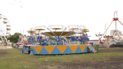 Дете и баща му пострадаха при падане от атракционна люлка в Антоново