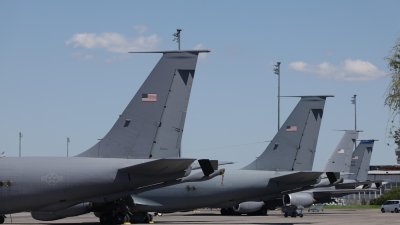 Част от американските военни самолети отлетяха от столичното летище, останалите &ndash; до дни